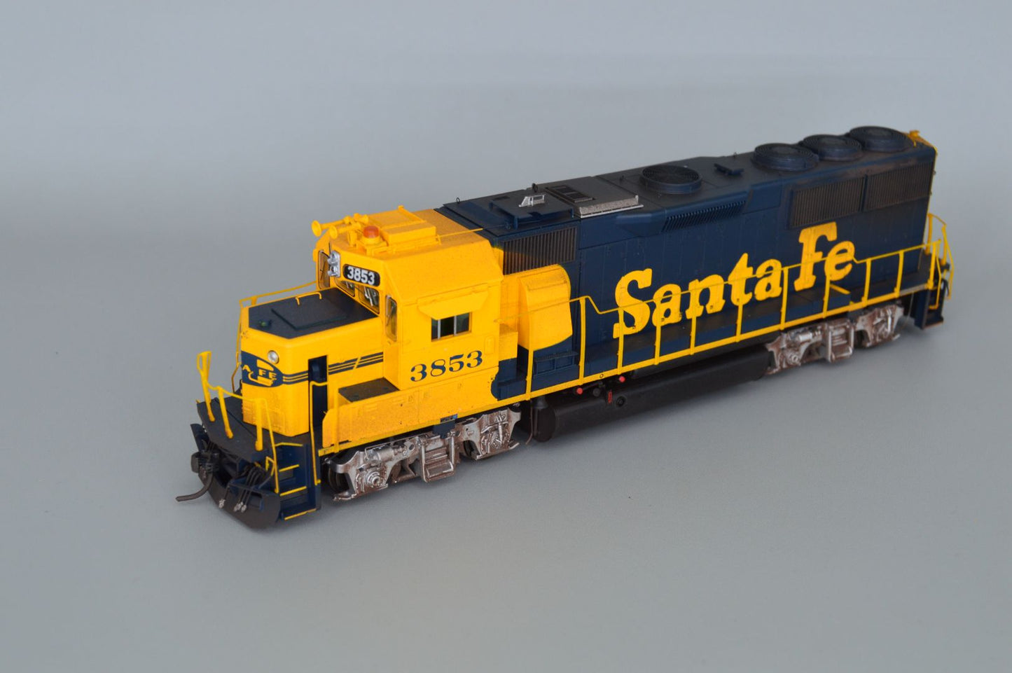Athearn Genesis Santa Fe GP50 #3853 DCC & Sound