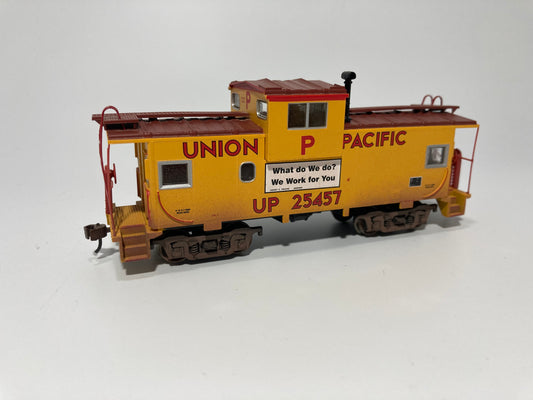 Athearn Ready-To-Roll Union Pacific Wide Vision Caboose #25457