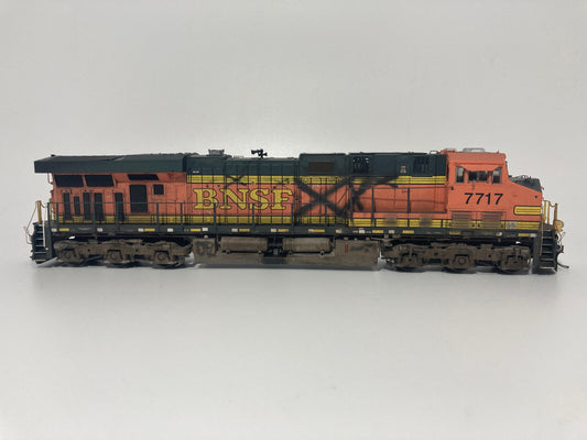 Custom Weathered Athearn Genesis BNSF ES44DC #7717 DCC & Sound