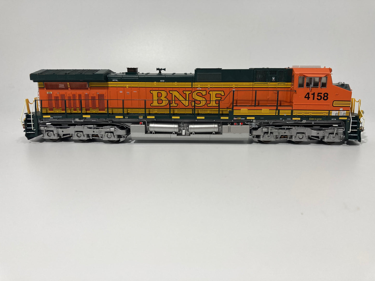Scaletrains Rivet Counter BNSF C44-9W #4158 DCC & Sound