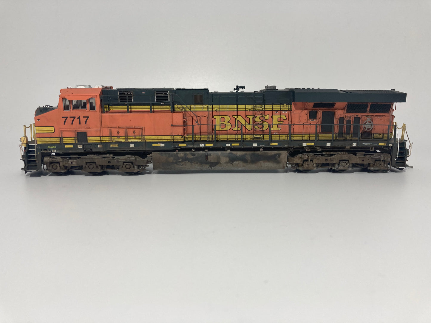 Custom Weathered Athearn Genesis BNSF ES44DC #7717 DCC & Sound