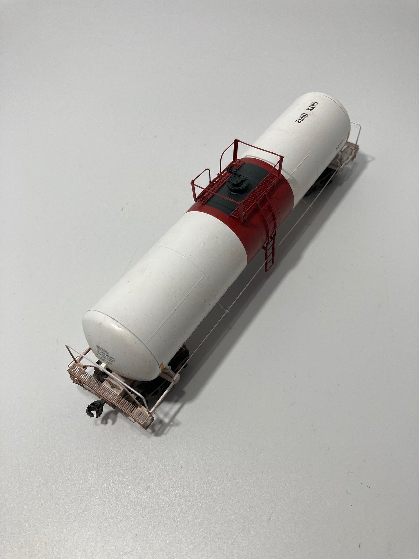 Weathered Athearn Genesis GATX 20k Tank Car